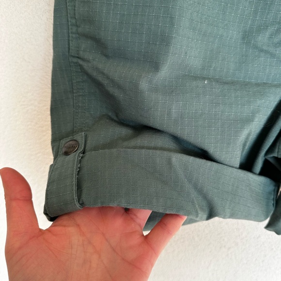 Women’s carhartt shorts - Picture 4 of 5